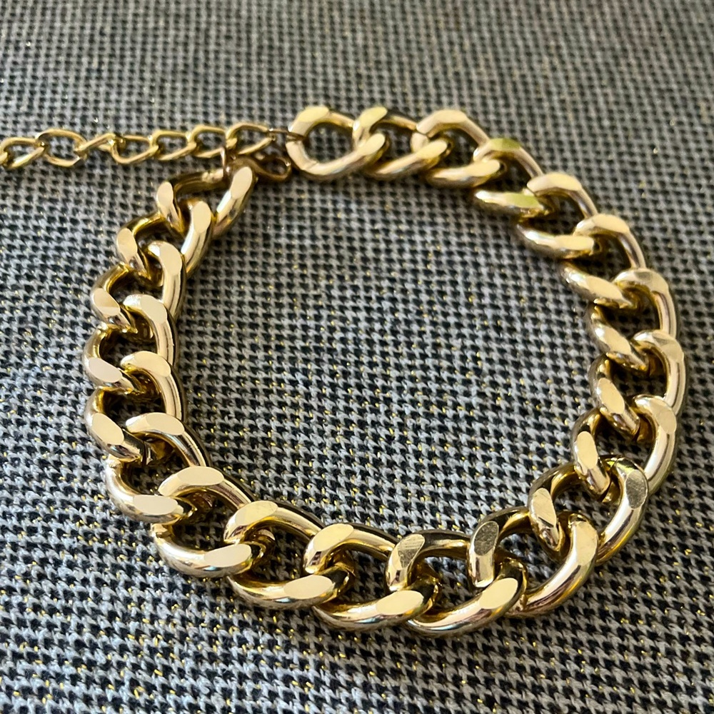 A set of gold jewelry
